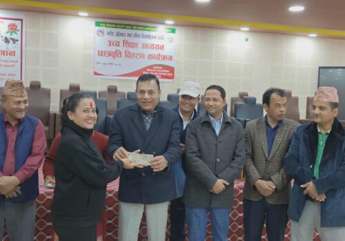 नीलकण्ठ नगरपालिका भित्रका १५४ विद्यार्थीलाई उच्च शिक्षा अध्ययनको लागि छात्रबृत्ति वितरण