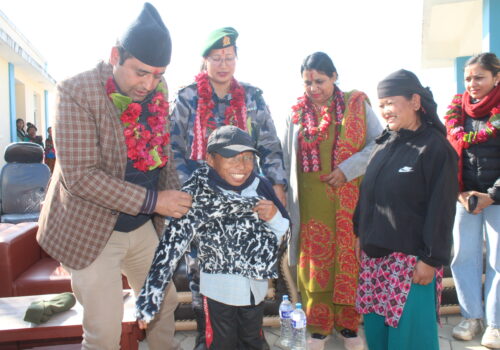 सलाङ स्वास्थ्य चौकीमा निशुल्क स्वास्थ्य शिविर तथा न्यानो कपडा वितरण