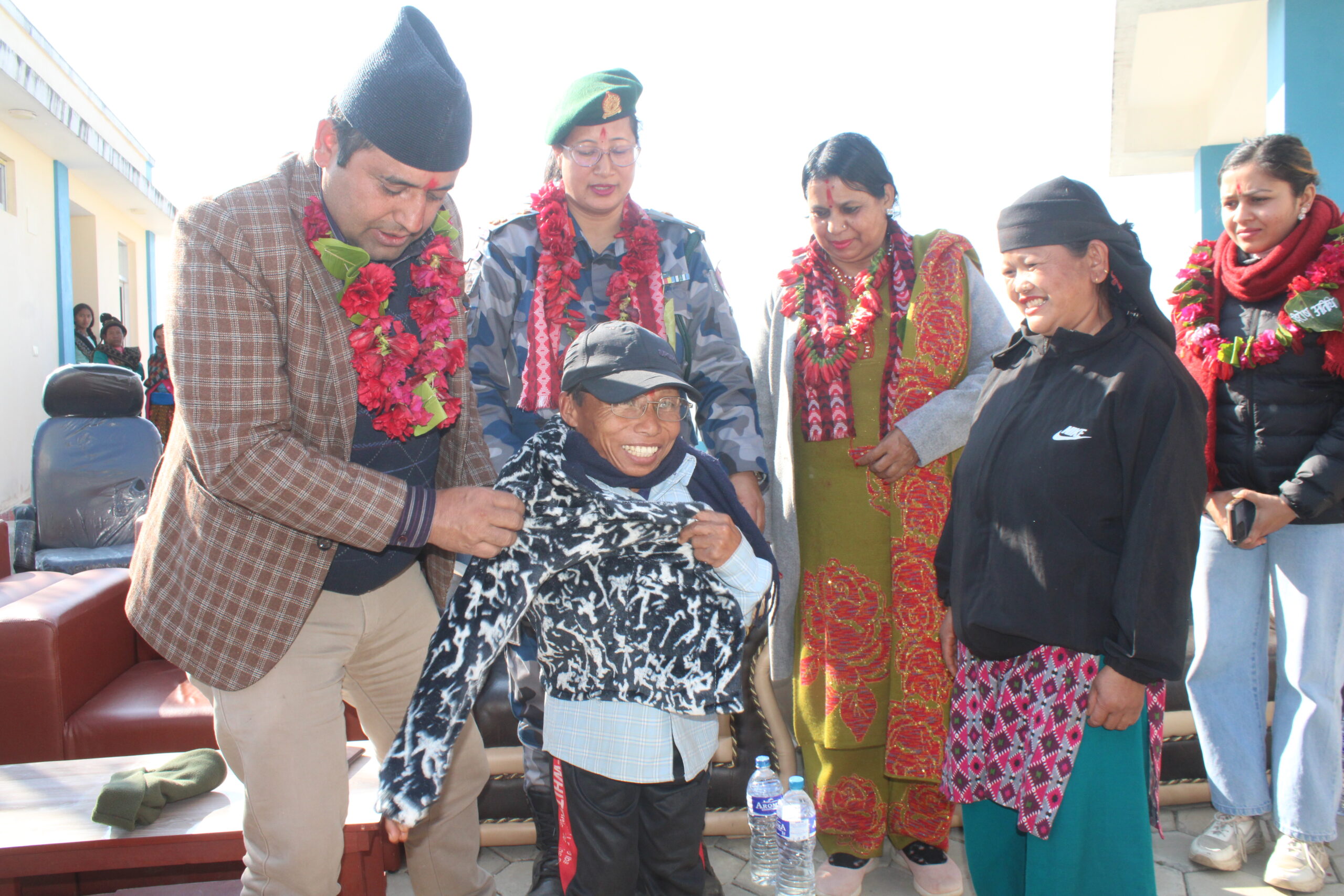 सलाङ स्वास्थ्य चौकीमा निशुल्क स्वास्थ्य शिविर तथा न्यानो कपडा वितरण