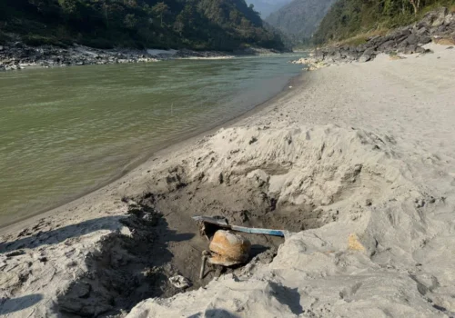 त्रिशूलीमा भेटिएको बसको आज पनि उत्खनन