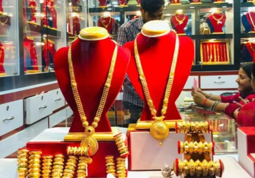 एक तोला सुनको मूल्य तीन लाख अठार हजार आठ सय