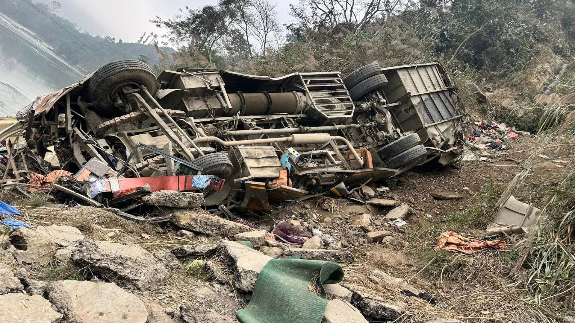 धादिङ दुर्घटना अपडेट : १९ जनाको मृत्यु, २५ घाइते (विवरण सहित)