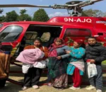 धादिङको खनियाबासमा जन्मिएको केही बेरमै शिशुको हेलिकोप्टरबाट उद्धार