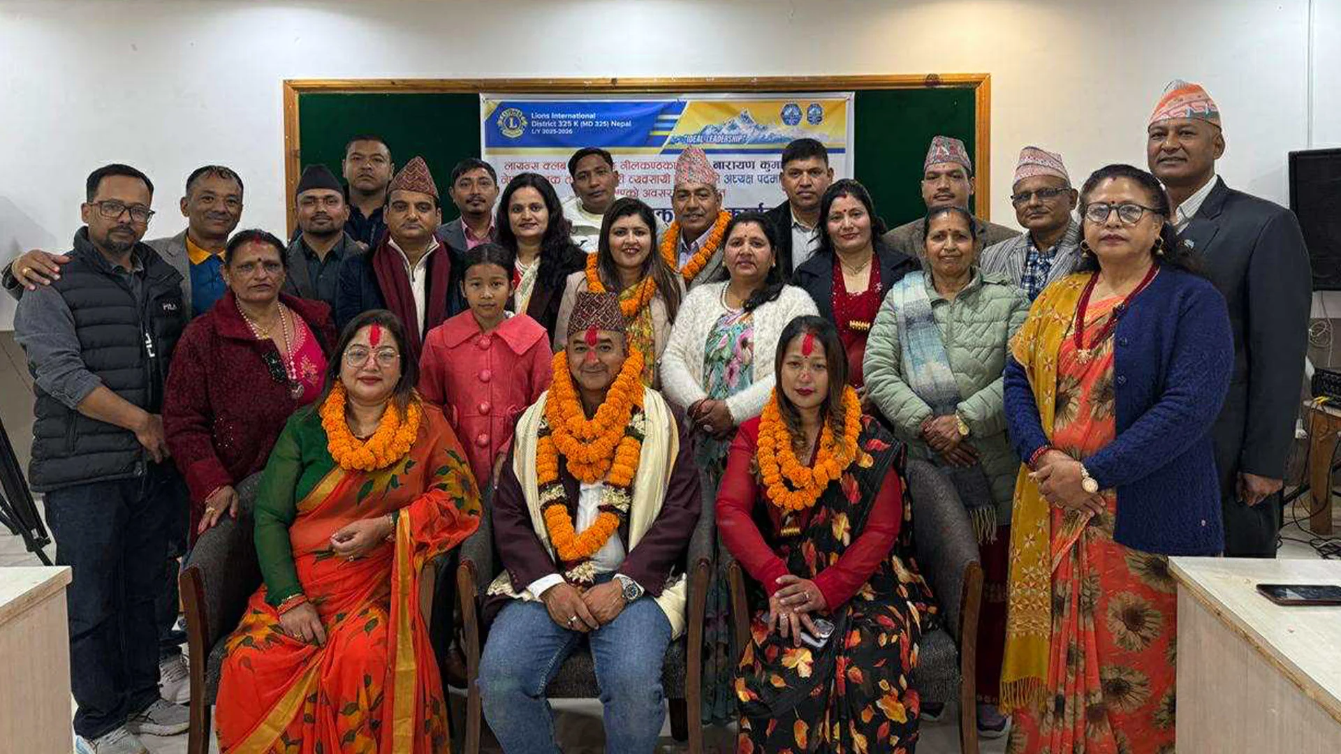 नेपाल पुस्तक तथा स्टेशनरी व्यवसायी महासंघको अध्यक्ष निर्वाचित श्रेष्ठलाई धादिङमा सम्मान