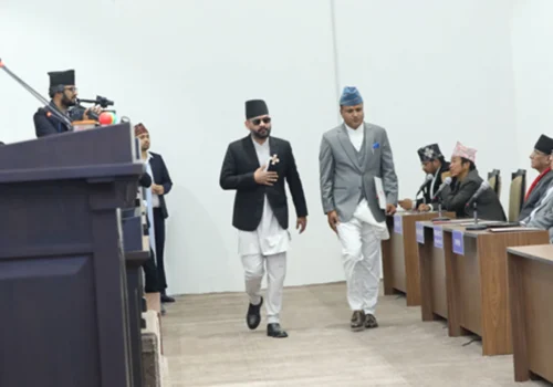 ‘सिलाम साक्मा’मा सजिएर बालेनको शपथ
