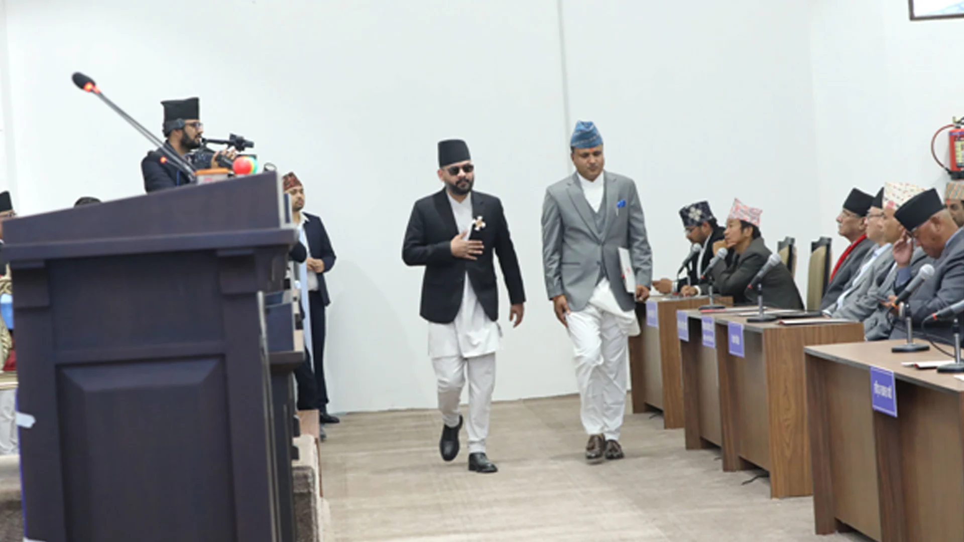 ‘सिलाम साक्मा’मा सजिएर बालेनको शपथ