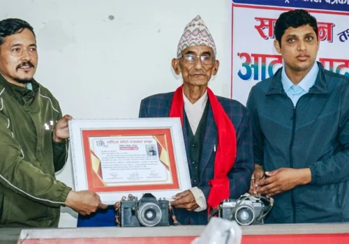 ९९ औँ राष्ट्रिय फोटो पत्रकारिता दिवसको अवसरमा धादिङमा महेन्द्र डल्लाकोटी सम्मानित