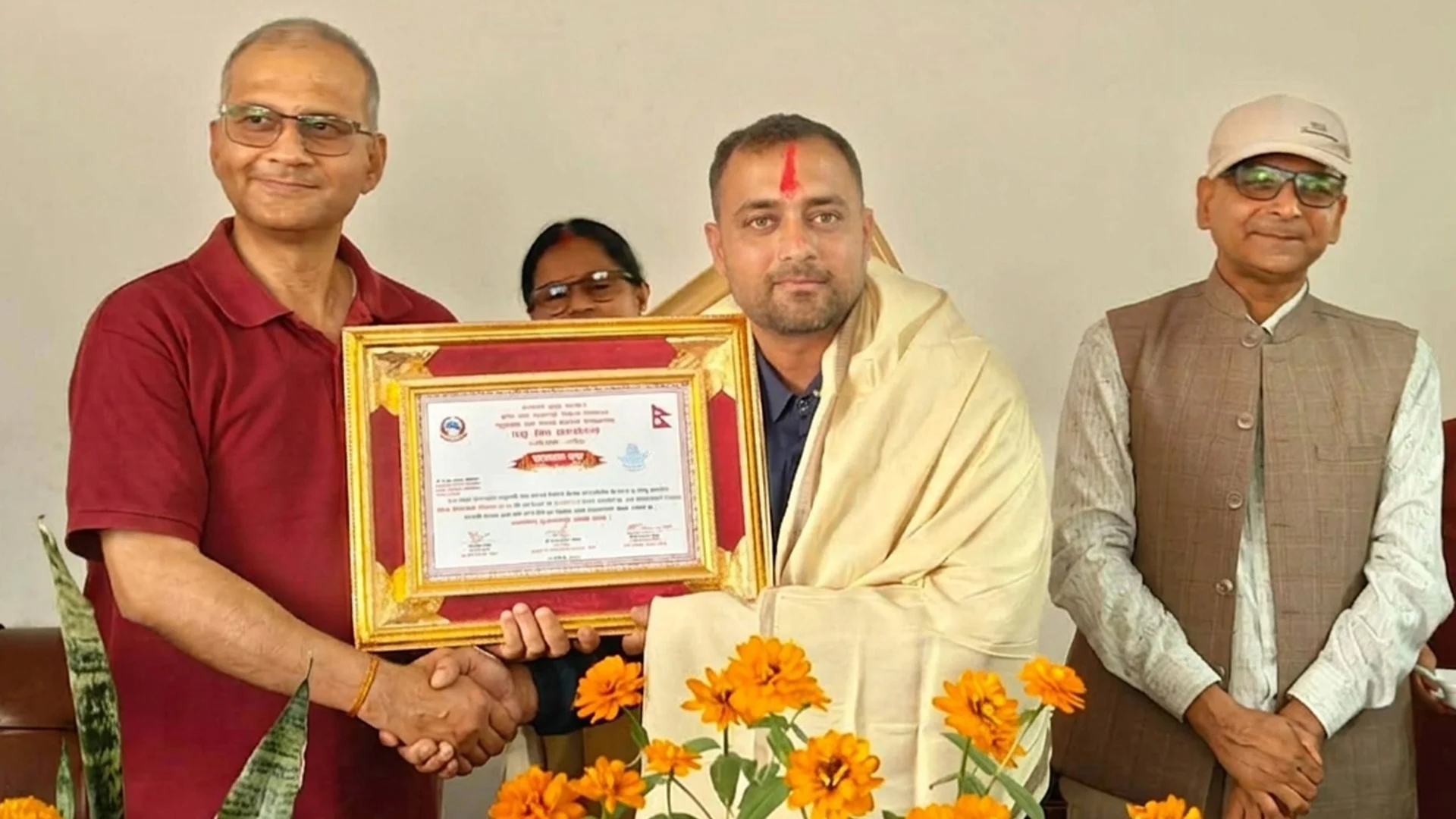 धादिङमा विश्व भेटेरिनरी दिवसको अवसरमा पशुचिकित्सक तथा प्राविधिक सम्मानित