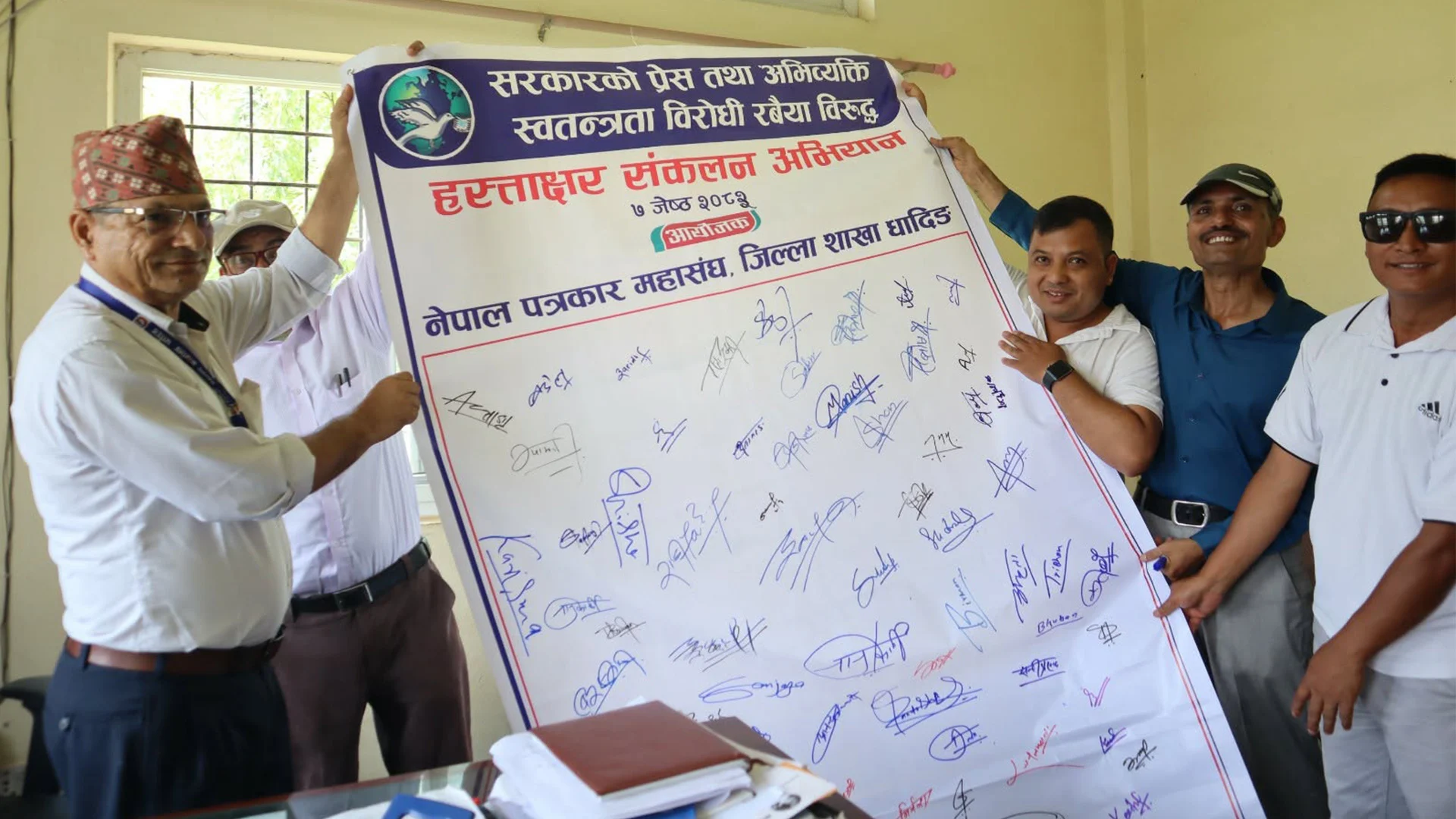 धादिङका पत्रकारले पठाए प्रधानमन्त्रीलाई हस्ताक्षर