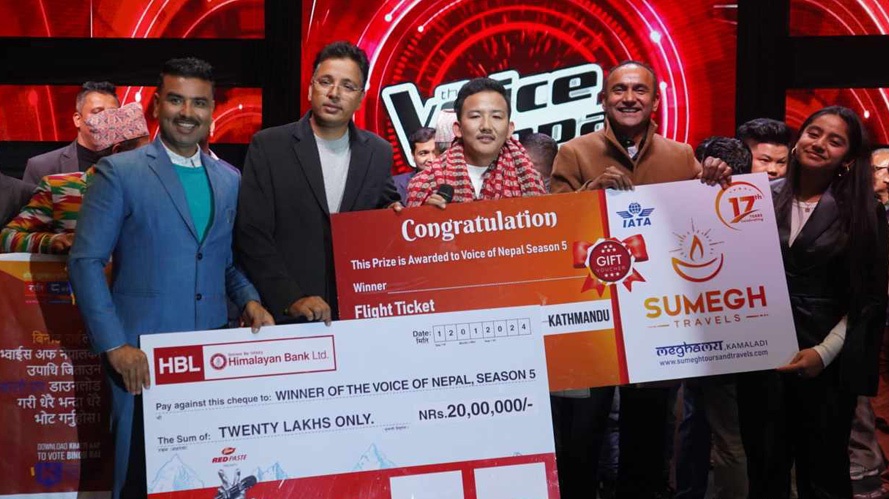 ‘द भ्वाइस अफ नेपाल सिजन ५’ को उपाधि विनोद राईलाई