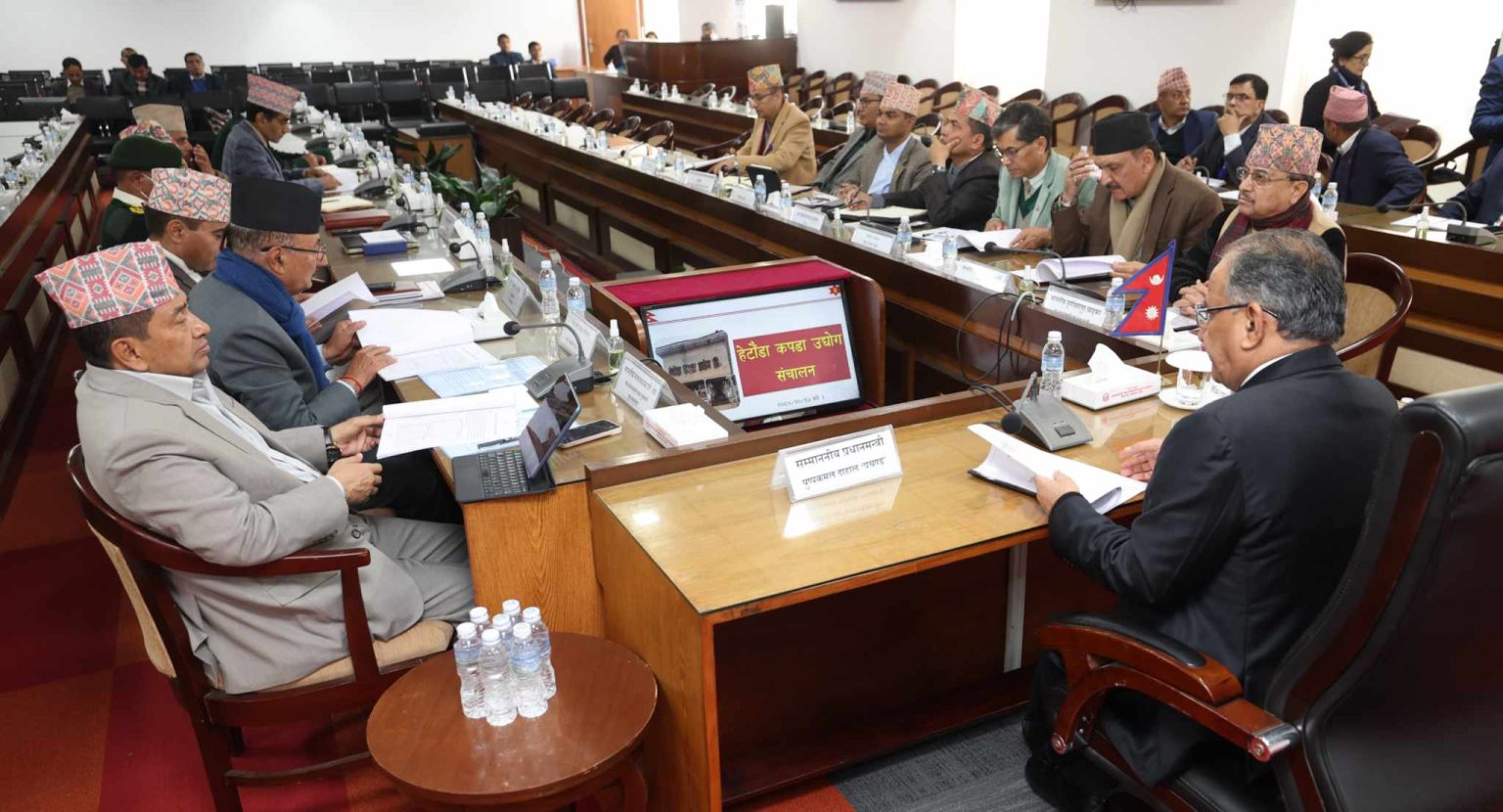 प्रधानमन्त्रीले गरे हेटौंडा कपडा उद्योग पुनः सञ्चालनका लागि नेपाली सेनासँग छलफल