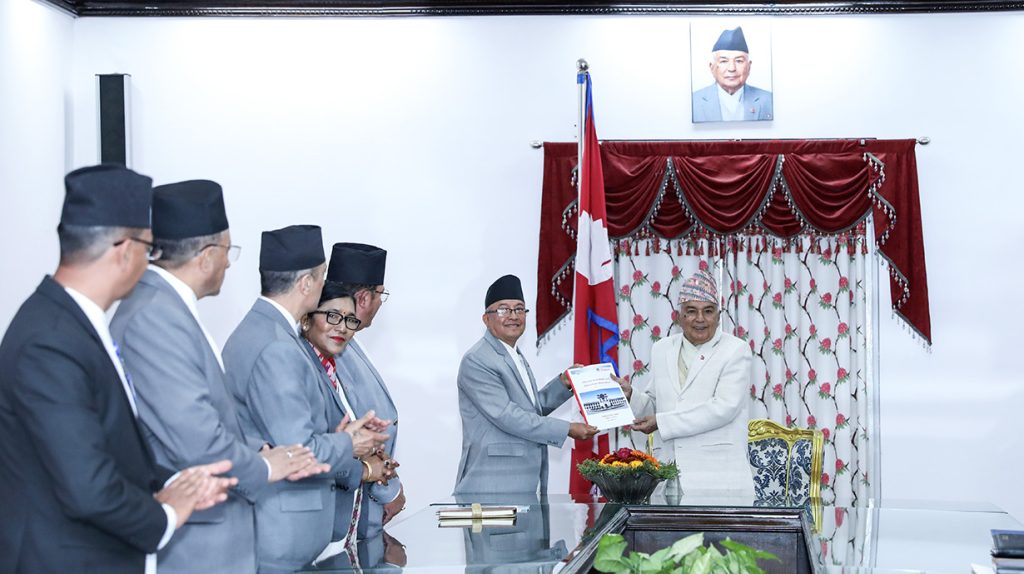 राष्ट्रपतिलाई बुझाइयो राष्ट्रिय सभा निर्वाचनको प्रतिवेदन