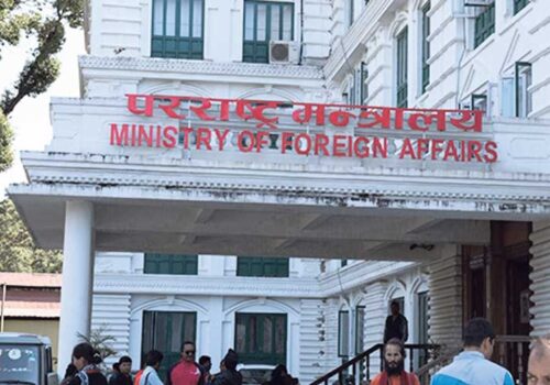 बङ्गलादेशबाट ८ सय विद्यार्थी स्वदेश फर्किए, समस्यामा परेकाले अनलाइन निवदेन दिन सकिने