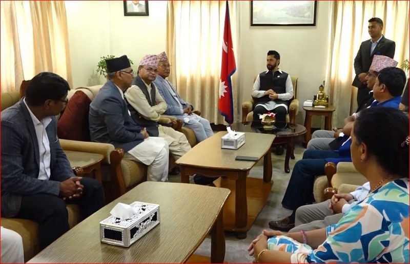 राष्ट्रिय परिचयपत्र अनिवार्य गर्ने मिति सार्न गृहमन्त्रीलाई एमाले नेताहरूको आग्रह