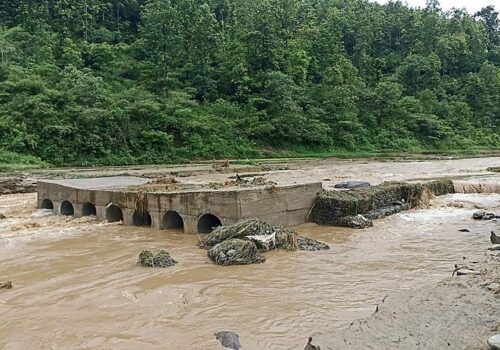 बाढीले गोरखाको बेनिघाट–आरुघाट सडक खण्ड अवरुद्ध