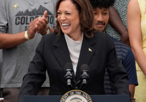 अमेरिकी राष्ट्रपतिय निर्वाचनमा कमला ह्यारिसको आधिकारिक उम्मेदवारी घोषणा