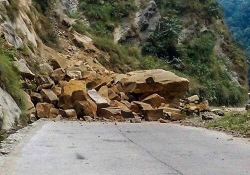 १४ घण्टादेखि अवरुद्ध अरनिको राजमार्ग एकतर्फी सञ्चालन