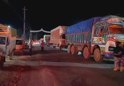 पहिरोले अवरुद्ध बनेको पृथ्वी राजमार्ग एकतर्फी खुल्यो