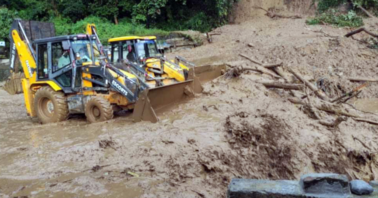 राजमार्गमा १४ यात्रु एकै ठाउँ अस्ताए, धादिङमा मृत्यु हुनेको संख्या १६ पुग्यो