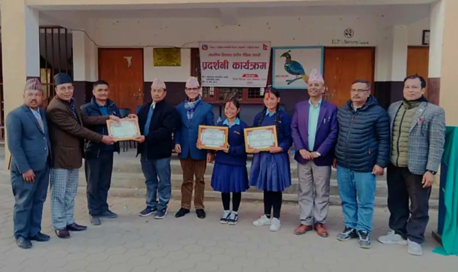 शैक्षिक सामाग्री प्रदर्शनीमा पासाङचोक मावि प्रथम