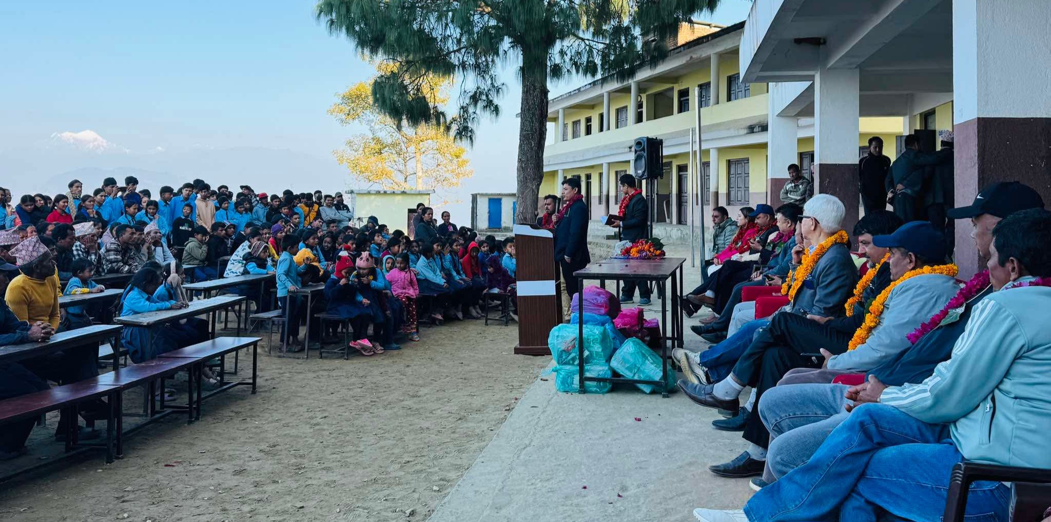 धादिङको गजुरी पीडा माध्यामिक विद्यालयलाई शौचालय हस्तान्तरण