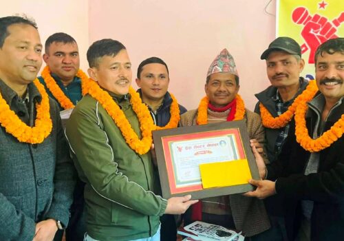 रवि–ज्वाला क्रियाशिल पत्रकारिता पुरस्कारबाट नारायण सिलवाल सम्मानित