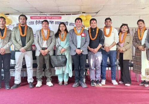 मोबाईल तथा इलेक्ट्रोनिक्स व्यवसायी संघ धादिङको अध्यक्षमा प्रकाश भट्ट, उपाध्यक्षमा नवराज श्रेष्ठ