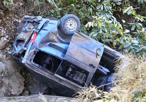 गोरखामा माइक्रोबस दुर्घटना हुँदा एकको मृत्यु १४ जना घाइते