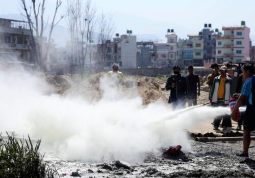 बोरिङ गरेको ठाउँमा निस्किएको आगो निभ्यो