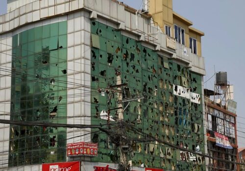 राजावादी प्रदर्शनकारीहरुले व्यक्तिका घरको सिसा झ्याङप्वाल पारे