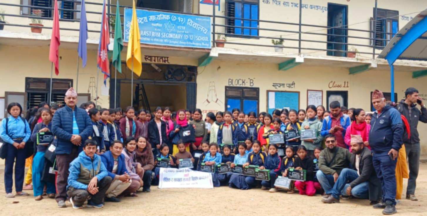 किशोरीहरुलाई महिनावारी स्वच्छता तालिम र आवश्यक सामाग्री वितरण