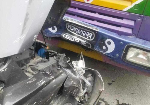 पृथ्वी राजमार्ग अन्तर्गत थाक्रेमा कार र ट्रक ठोक्किदा ५ जना घाइते