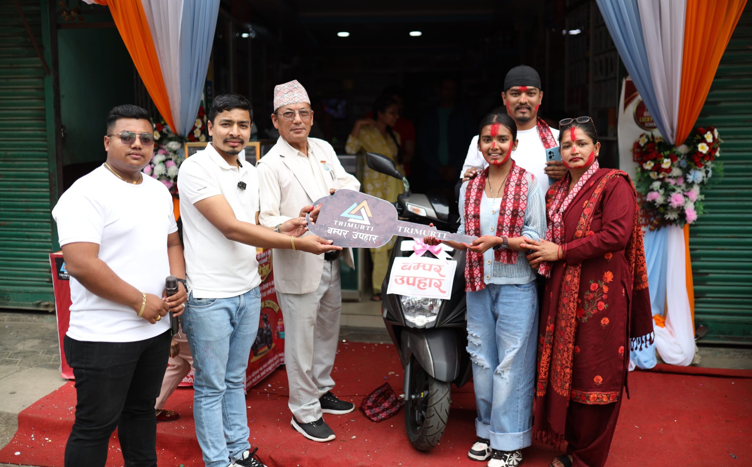 त्रिमुर्ती मोबाईल हाउसको स्कुटर उपहार सजिना खड्काले जितिन्