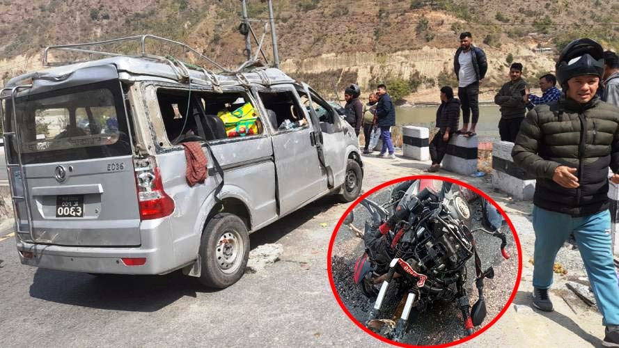 ईभी भ्यान र मोटरसाइकल ठोक्किदा एकको मृत्यु, नौ जना घाइते