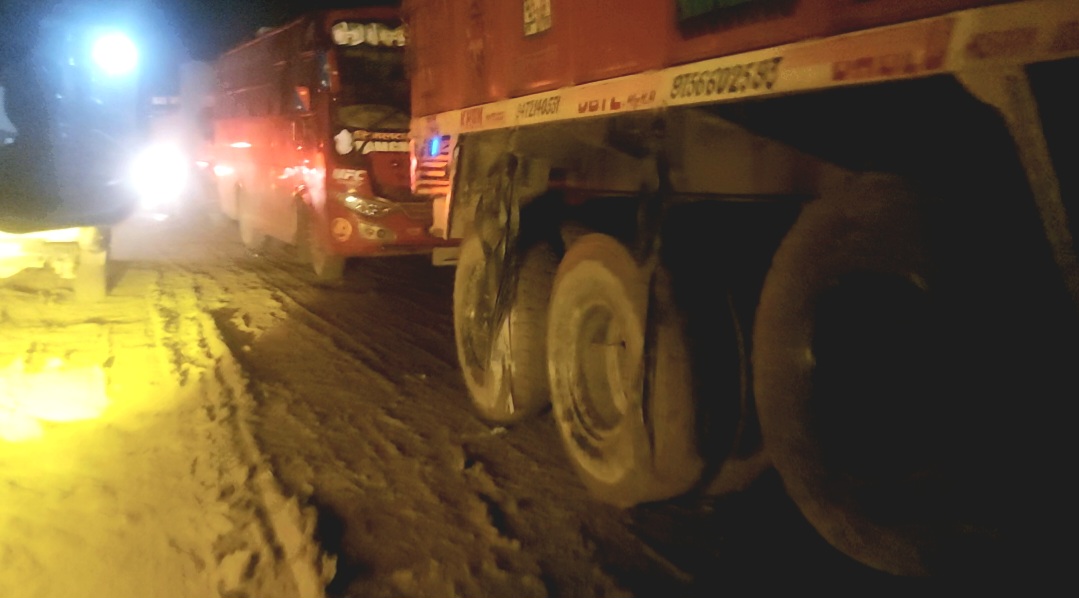 नारायणघाट–बुटवल सडक अवरुद्ध