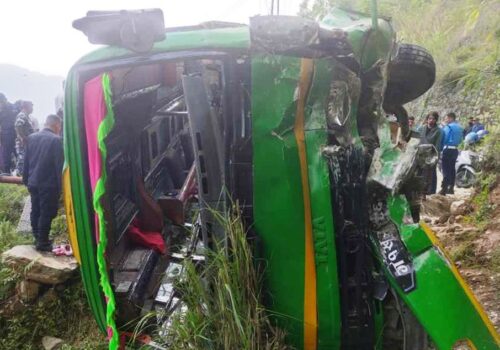 पोखरामा बस दुर्घटना हुँदा २८ जना घाइते