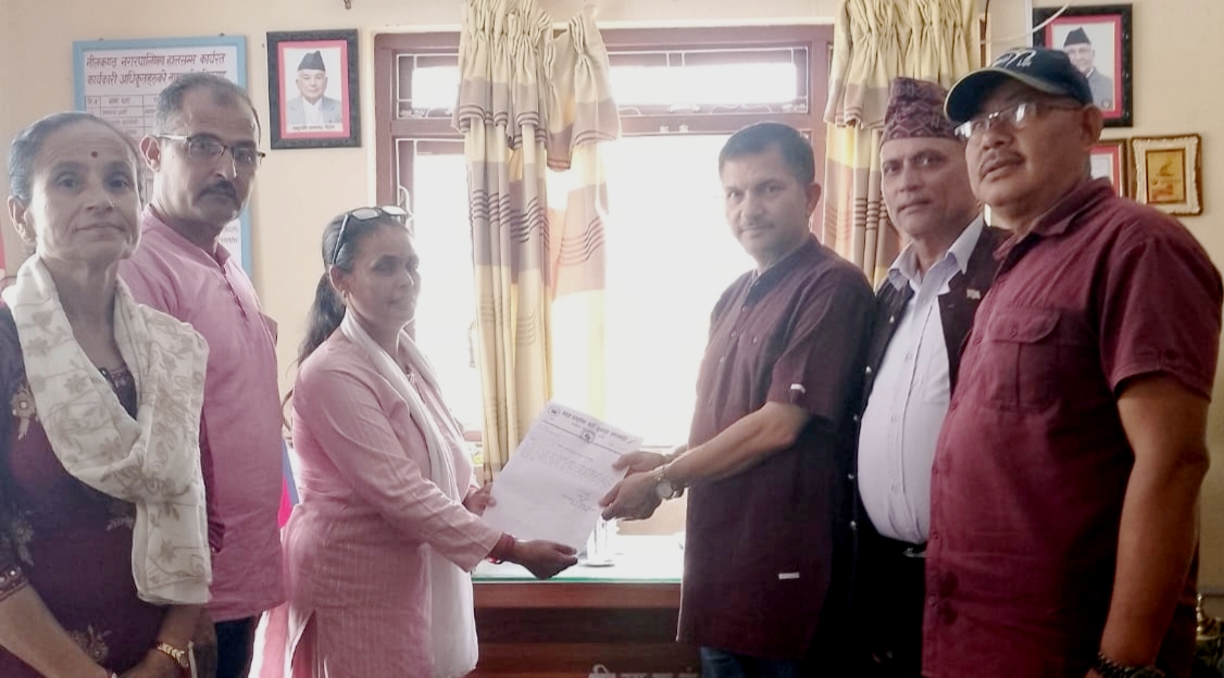 एकिकृत समाजवादीले धादिङका स्थानीय तहमा बुझायो स्मरण पत्र