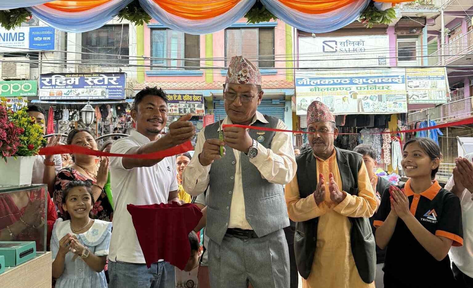 धादिङबेसीमा त्रिमूर्ति मोबाईल हाउसको नयाँ शाखा त्रिमूर्ति स्टोर विस्तार