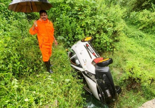 सीतापाइला-धार्के सडक खण्डमा ट्याक्सी दुर्घटना हुँदा ६ जना घाइते