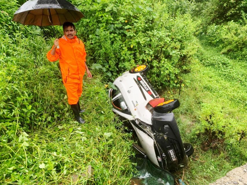 सीतापाइला-धार्के सडक खण्डमा ट्याक्सी दुर्घटना हुँदा ६ जना घाइते