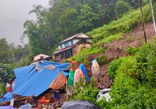 पहिरोले पुरिएर श्रीमानको मृत्यु, बेपत्ता श्रीमतीको खोजी जारी 