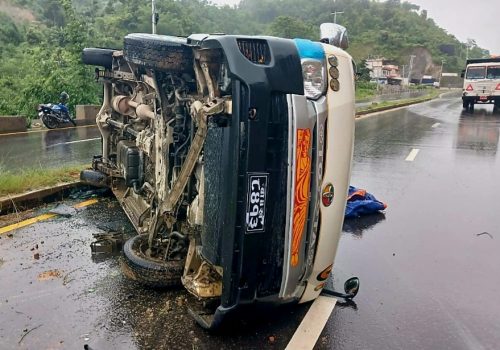 पृथ्वी राजमार्ग अन्तर्गत छिर्कनमा माइक्रोबस दुर्घटना हुँदा ४ जना घाइते 