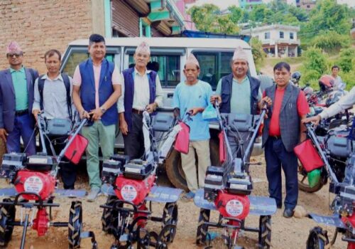 ज्वालामुखीका ५८ कृषकलाई हाते ट्याक्टर