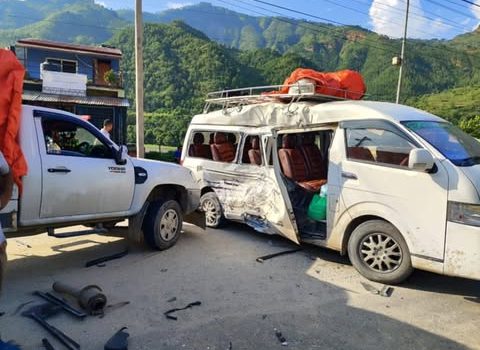 धादिङको बेल्खुमा ट्याङ्करले दुई गाडीमा ठक्कर दिदा ७ जना घाइते 