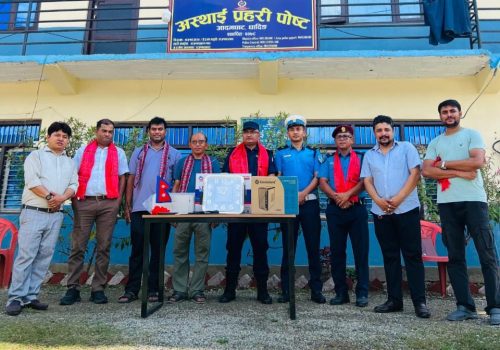 धादिङ हस्पिटल प्रालिद्वारा प्रहरीलाई अत्यावश्यक उपकरण सहयोग 