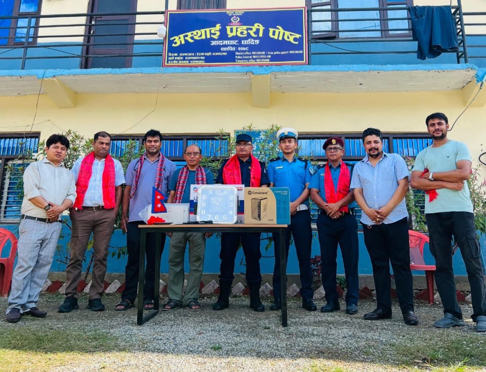 धादिङ हस्पिटल प्रालिद्वारा प्रहरीलाई अत्यावश्यक उपकरण सहयोग 