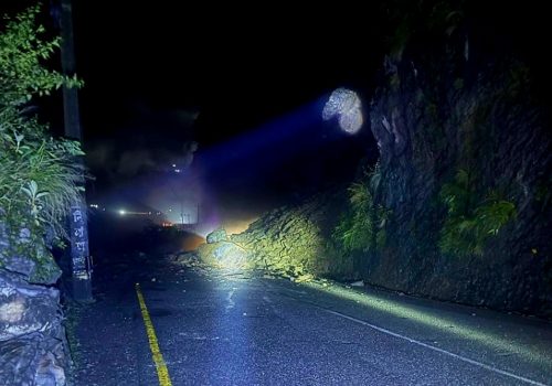 नारायणगढ–मुग्लिन सडकखण्डमा बसमा ढुङ्गा खस्दा एक जनाको मृत्यु 