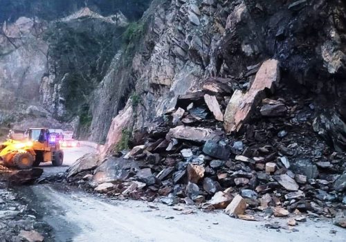 दासढुंगामा पहिरो नारायणगढ-मुग्लिन सडक एकतर्फी सञ्चालन