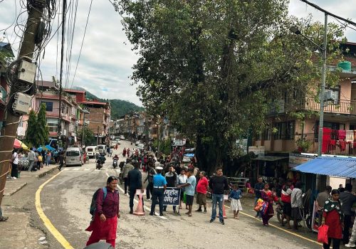 अझै सवारी आवागमनमा रोक, यातायात खोल्ने सरकारको तयारी