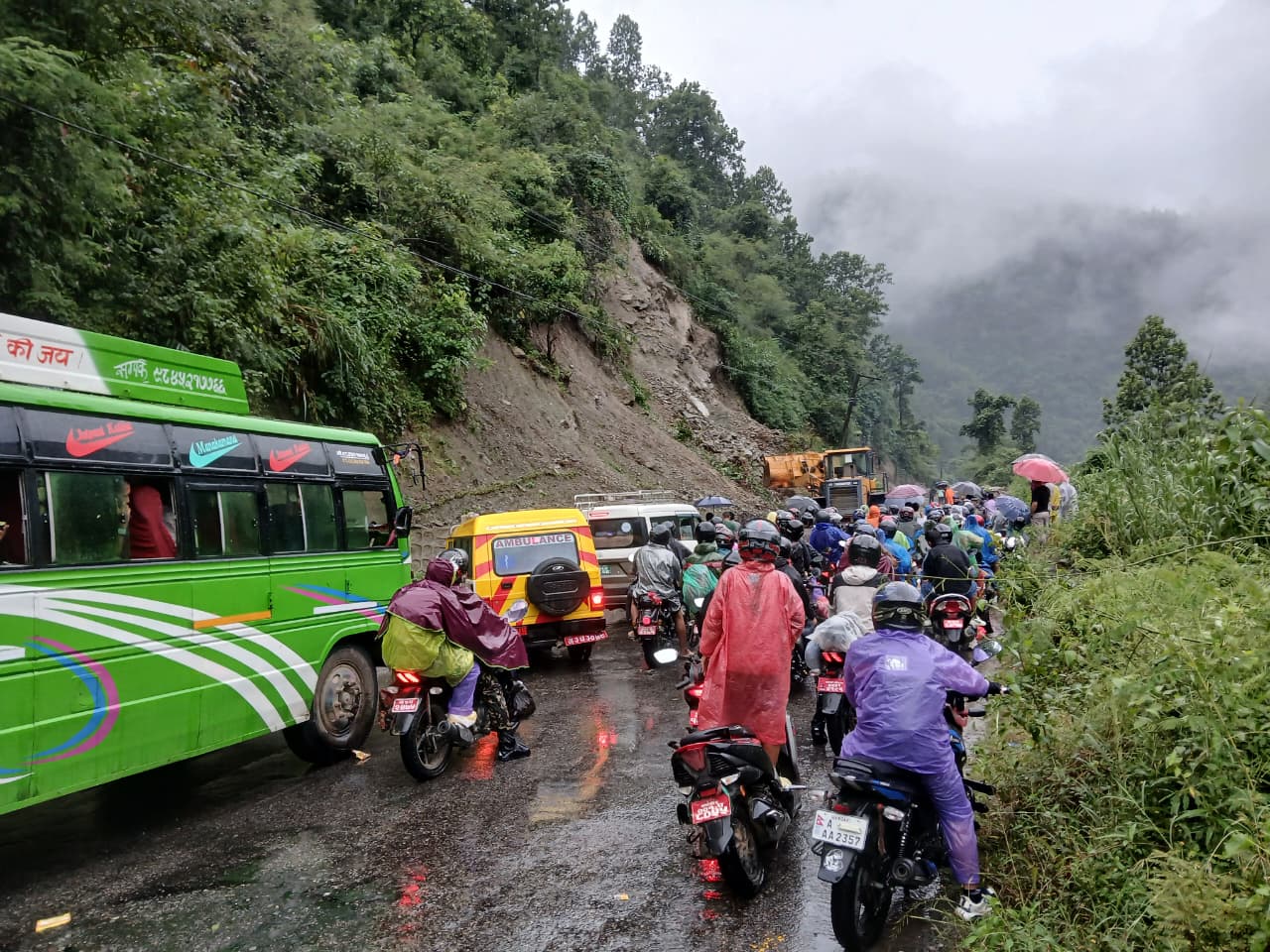 नागढुंगा मुग्लिन सडकको धादिङ खण्डमा १६ स्थानमा पहिरोको उच्च जोखिम